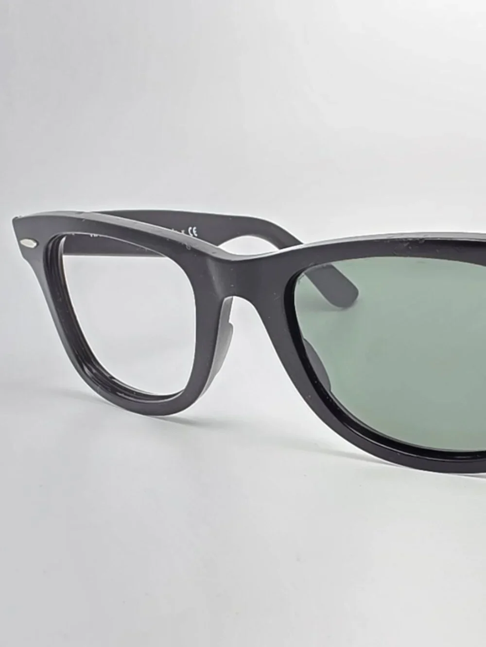 Ray-Ban RB2140 901 Wayfarer Black Frame G-15 Green Glass Lens Sunglasses w/ Case